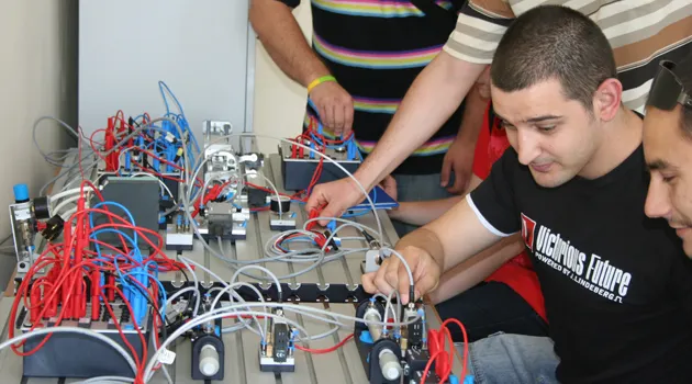 Факултет за английско инженерно обучение