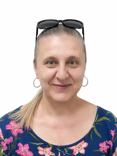 Весела Френгова